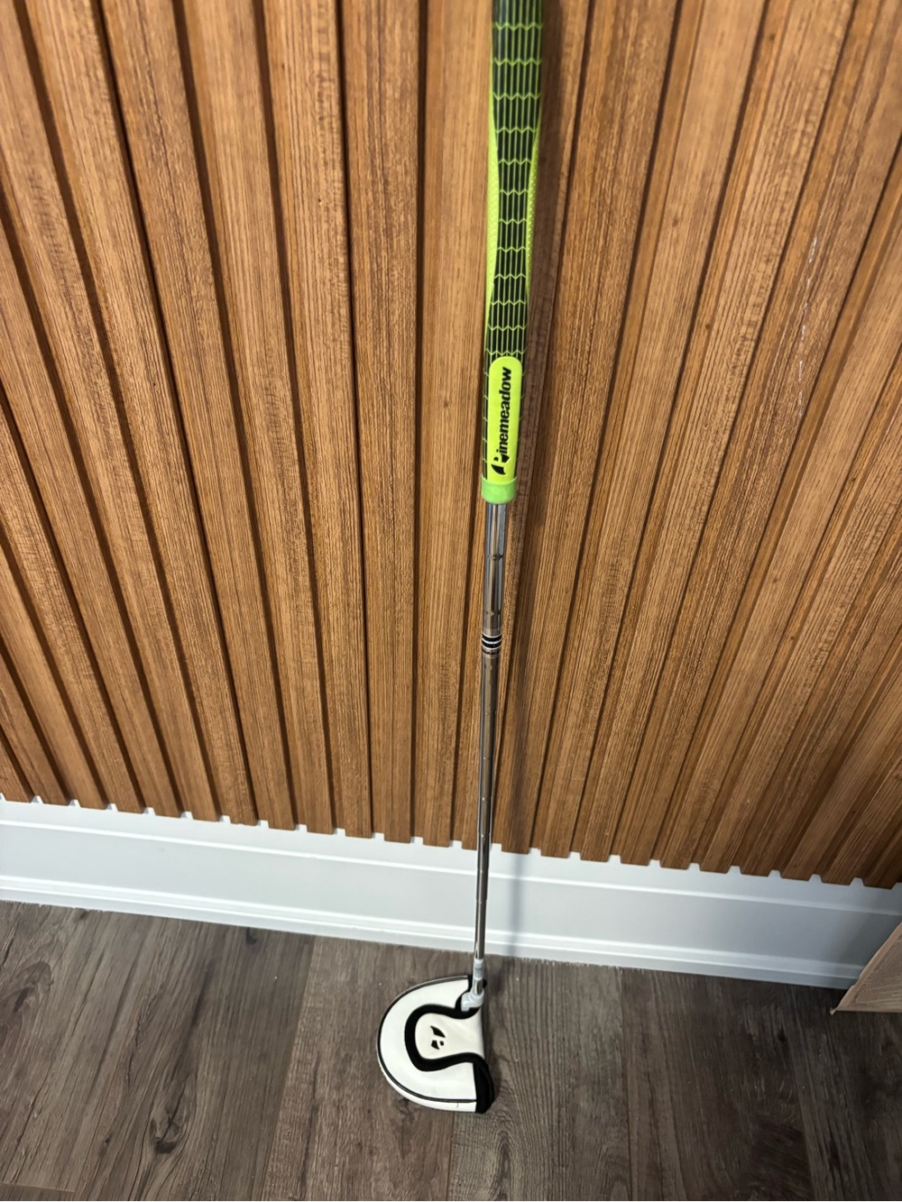 Green Golf Putter - Picture 3 of 6